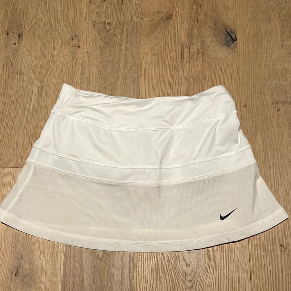 White nike tennis skirt in perfect condition